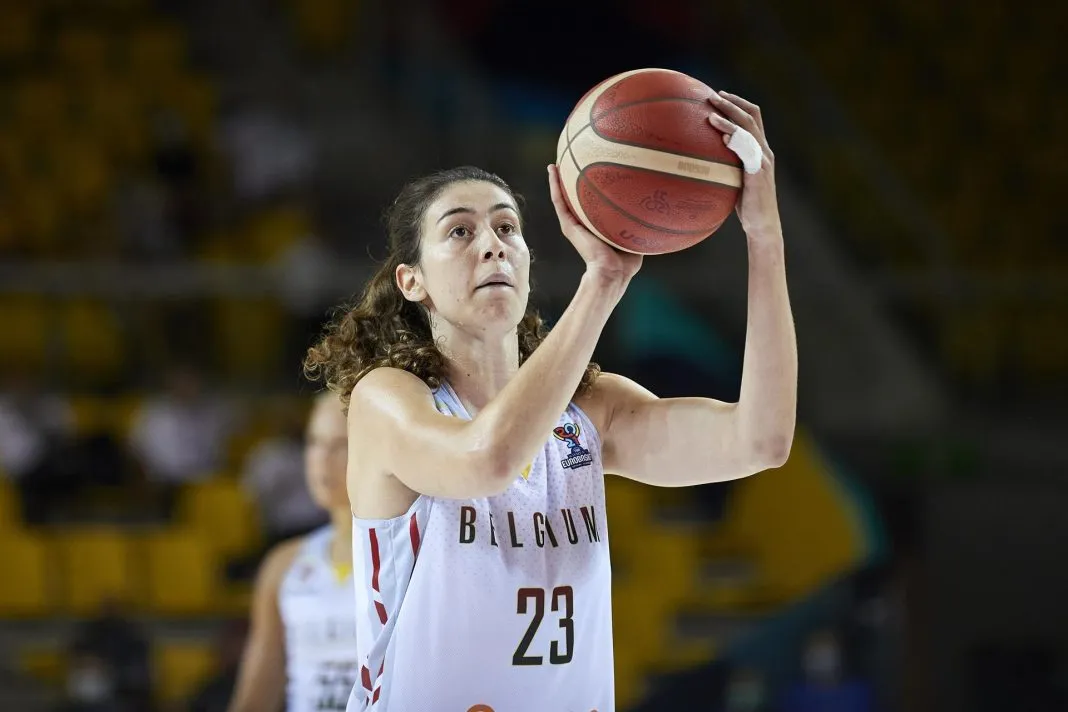 Joventut sorprende: Serena-Lynn Geldof fuera ya